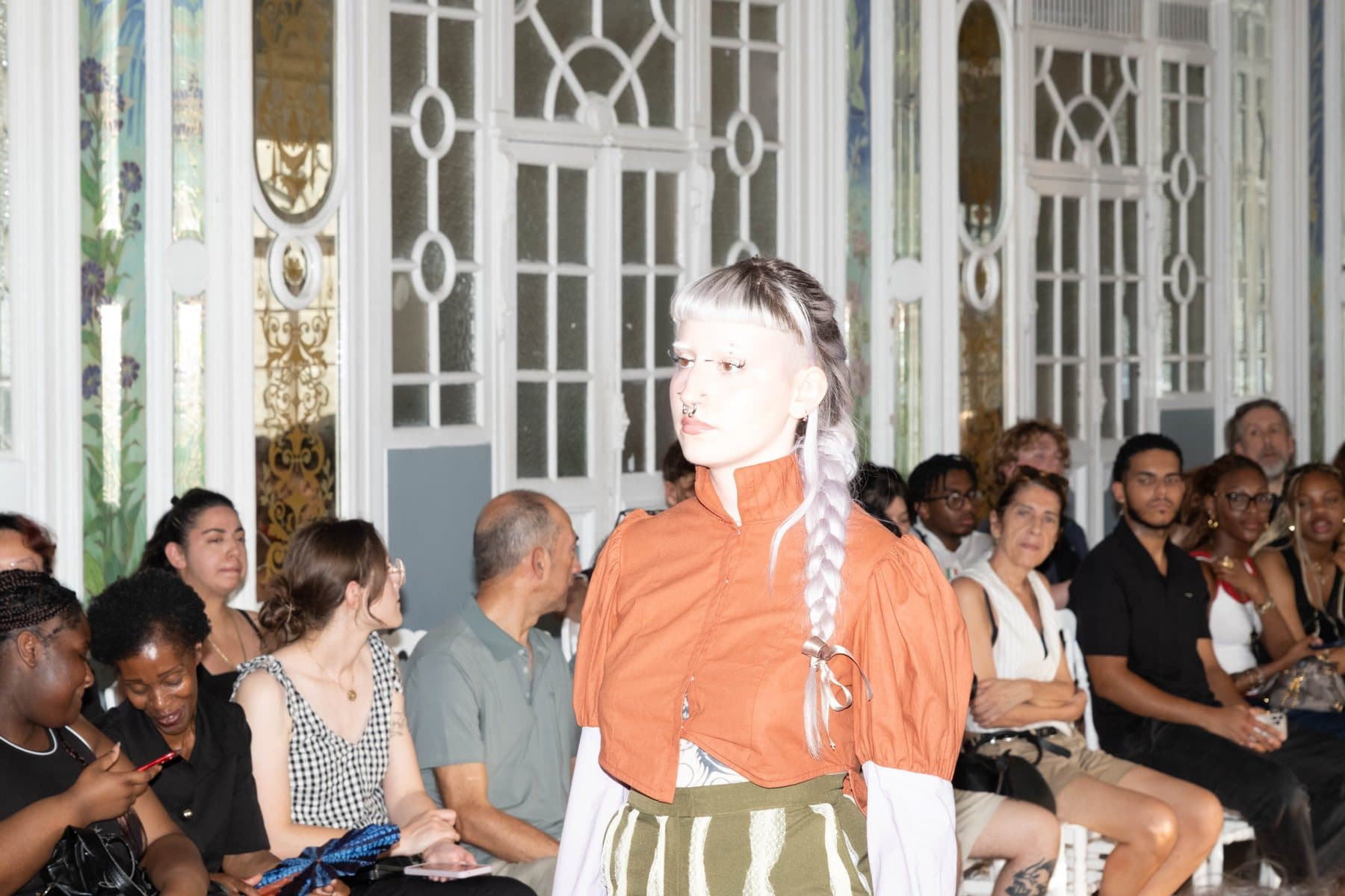 Création présentée sous les fenêtres du salon