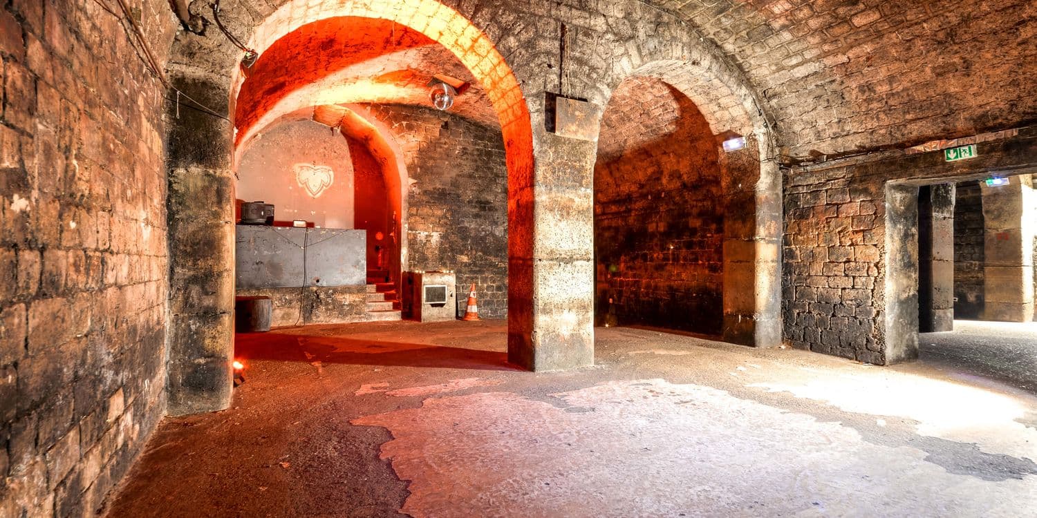 Les Caves