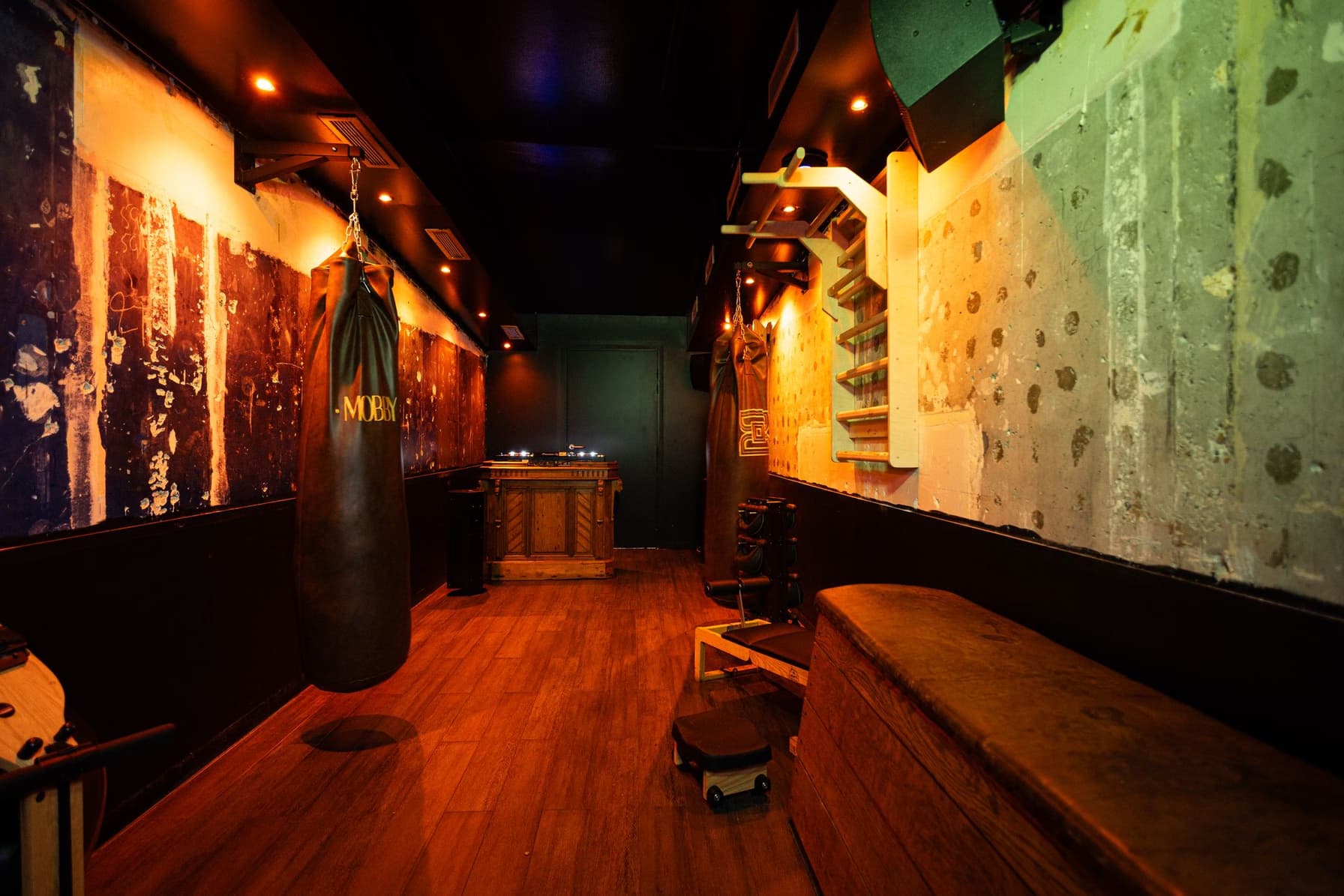 Salons Immersifs & Chambres Privatives