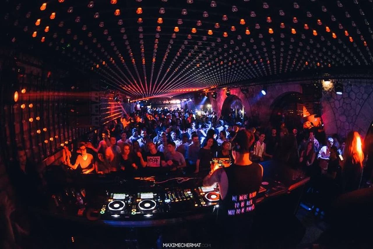 Espace piste et Dj set