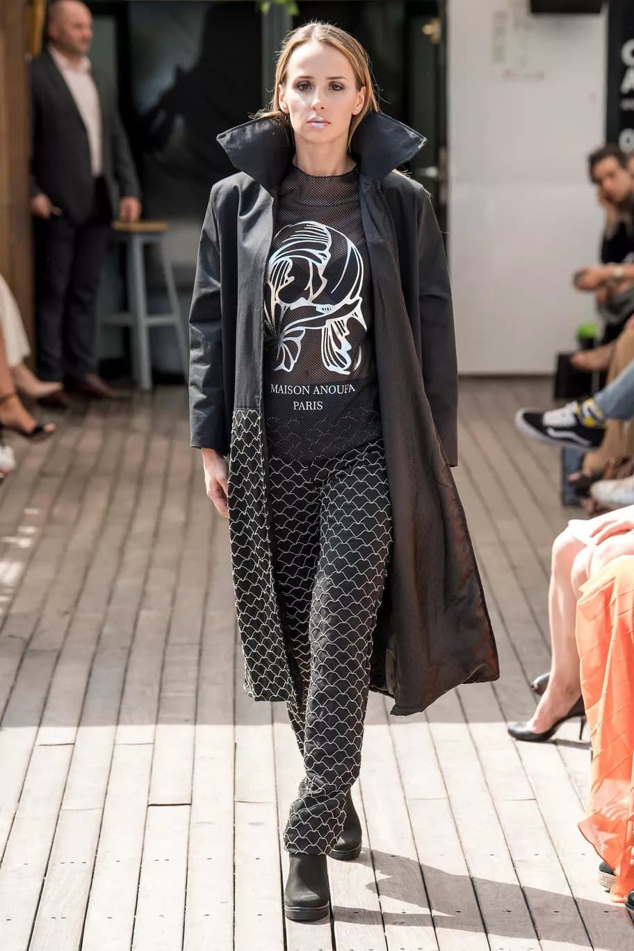 Manteau long présenté sur le podium