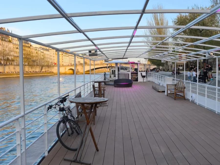 Le Quai Flottant