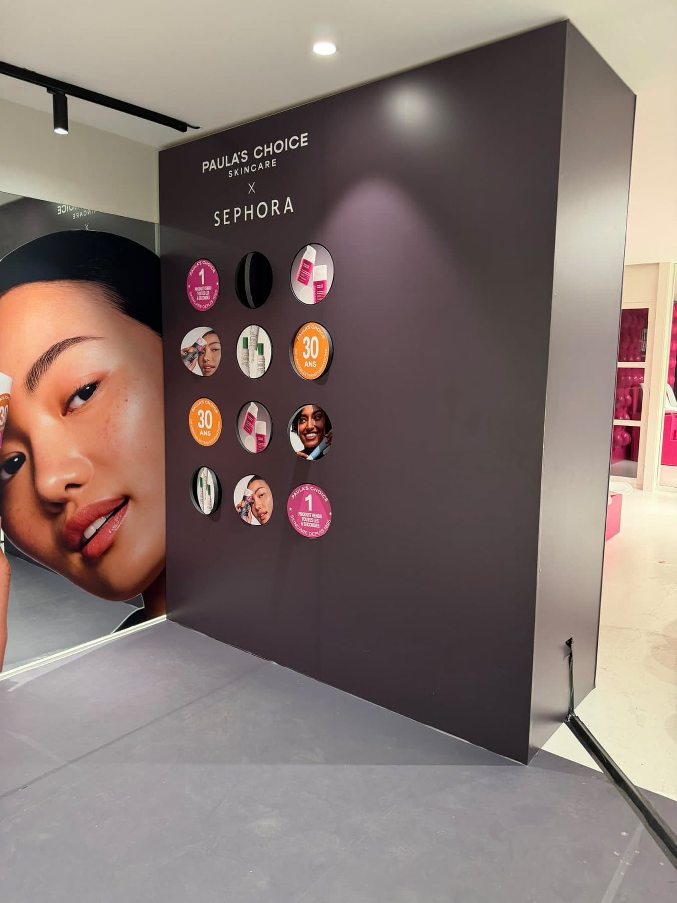 Cloison de marque et visuel grand format